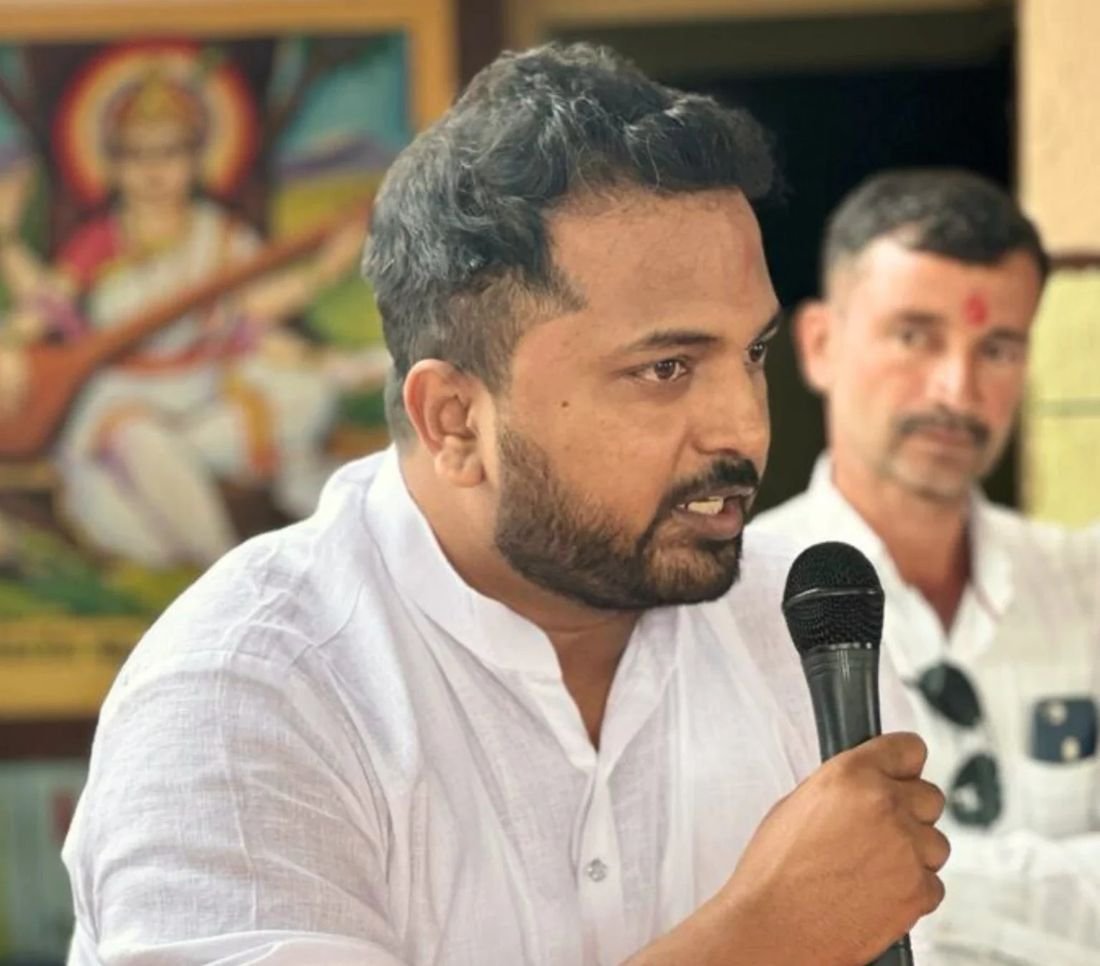 Dhanesh Indore addressing the gathering at Manchar